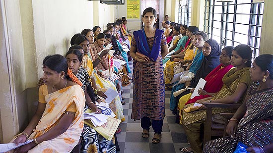 Shobha, que vive na Índia, sofre discrimação desde que diagnosticada com o HIV; leia outros casos