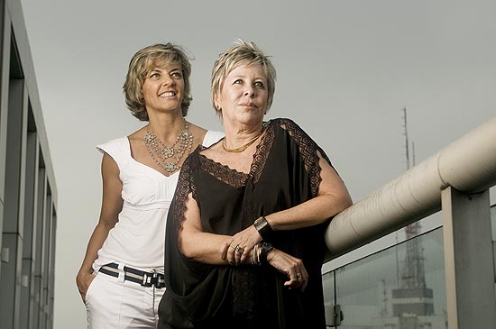 A relações-públicas Yara Mahfuz (de branco) e a amiga Silvia Schweizer, que fazem um curso de memória 