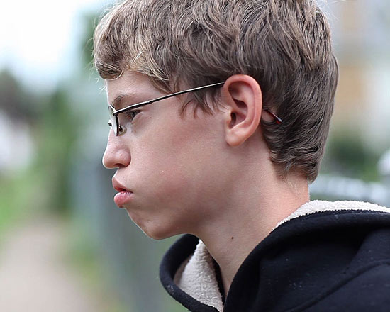 Alex, 14, um dos garotos intimidados por colegas que teve sua histria contada no filme, em Sloux City, Iowa