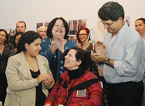A tetraplégica Ana Amália Barbosa recebe título de doutora na USP