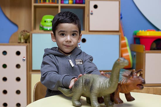 Gabriel Aguiar, 3 anos, foi diagnosticado precocemente com retinoblastoma no olho direito, aos 11 meses e hoje leva uma vida normal