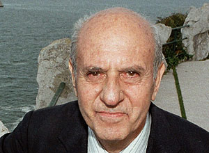 O jornalista científico espanhol Manuel Calvo Hernando, que morreu aos 88 anos em Madri