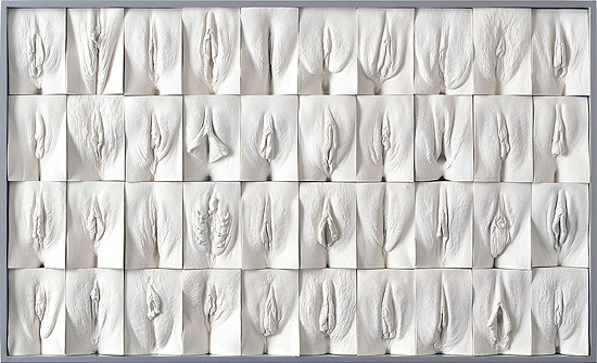 Um dos painéis que compõem o "Grande Mural da Vagina", do artista plástico inglês Jamie McCartney