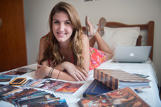 Beatriz Machado, 24, estudante, tem mais de 1.700 fotos no Facebook