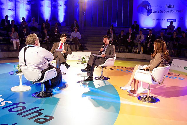 Convidados durante debate do Frum a Sade do Brasil