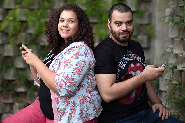O casal Brenda Shedelba, 19, e Ronie Geribola, 22, que usa o aplicativo Couple 