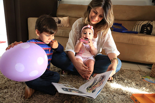 A médica Flavia Maciel de Aguiar, mãe de Bianca, seis meses, e Rodrigo, 2. 