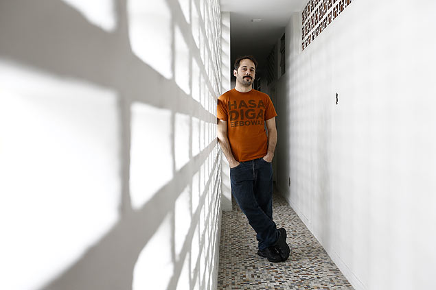 O designer Marcio Caparica, 35, fundador do blog Lado Bi, de cultura LGBT