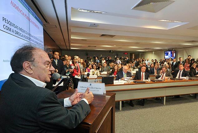 Gilberto Chierice fala para as comisses de Cincia e Tecnologia e de Assuntos Sociais no Senado