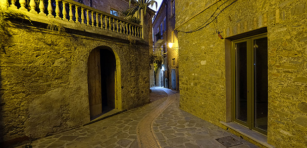 Ruas do povoado de Acciaroli, na Itlia