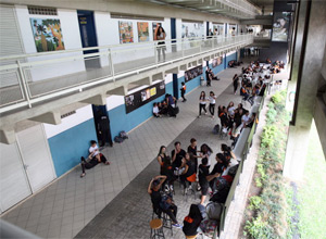 Alunos no pátio da Etec Tiquatira, na Penha, zona leste – Luiz Carlos Murauskas - 1º.abr.2015/Folhapress Alunos no pátio da Etec Tiquatira, na Penha, zona leste – Luiz Carlos Murauskas - 1º.abr.2015/Folhapress