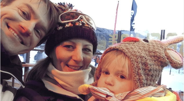 Sally, com o marido Jamie e a filha Ella, de frias numa estao de esqui na Frana