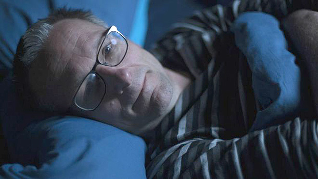 O apresentador da BBC e mdico Michael Mosley fez vrios experimentos sobre o sono - dormindo bem e mal 
