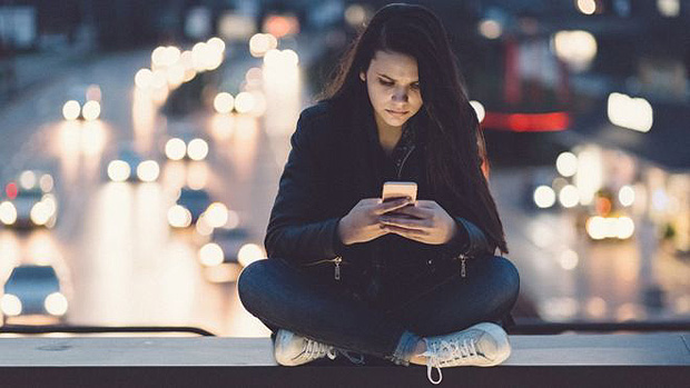 Jovens da Gerao Smartphone so menos rebeldes, mais solitrios e menos felizes