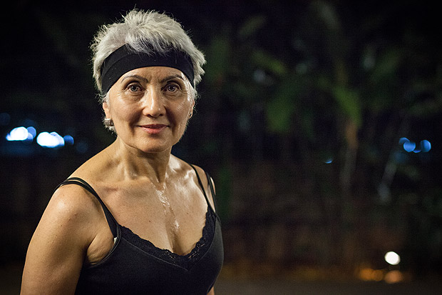 Ana Cintra, 60, que teve que parar de correr após uma lesão e que encontrou refúgio na dança