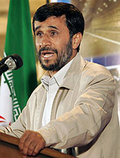 Lder do Ir, Mahmoud Ahmadinejad, durante discurso em Teer