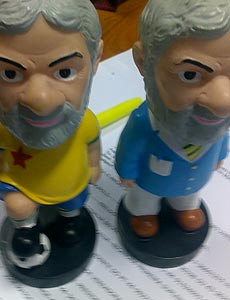 PT decide vender bonecos do presidente<br> Lula para aumentar a arrecadao na eleio