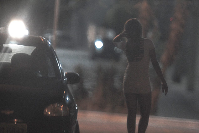 Jovens se prostituem nas caladas das ruas nas imediaes da praia de Iracema e da Beira Mar em Fortaleza, Cear