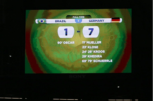 Telo mostra o placar de Brasil x Alemanha na Copa do Mundo