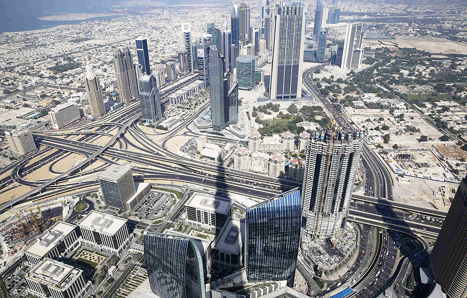 Vista do alto do edifício Burj Khalifa, prédio mais alto do mundo, em Dubai, nos Emirados Árabes
