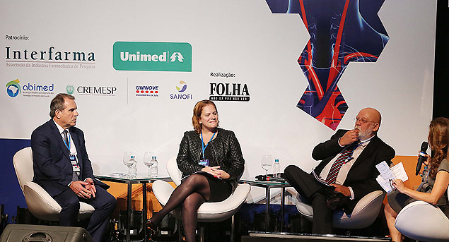 Francisco Baletrin, da Anahp, Martha Oliveira, da ANS e Eudes Aquino, da Unimed, durante debate em So Paulo