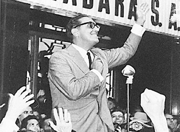 Carlos Lacerda, primeiro governador eleito do Estado da Guanabara. [FSP-Operao Rio-19.11.94] ATENO:  PRECISO PAGAR PARA REPUBLICAR ESTA FOTO!!!*** NO UTILIZAR SEM ANTES CHECAR CRDITO E LEGENDA***