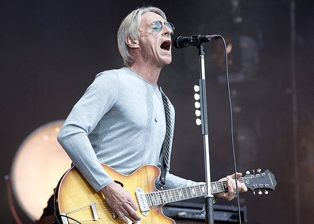 O britnico Paul Weller toca no festival de Glastonbury, em 2015