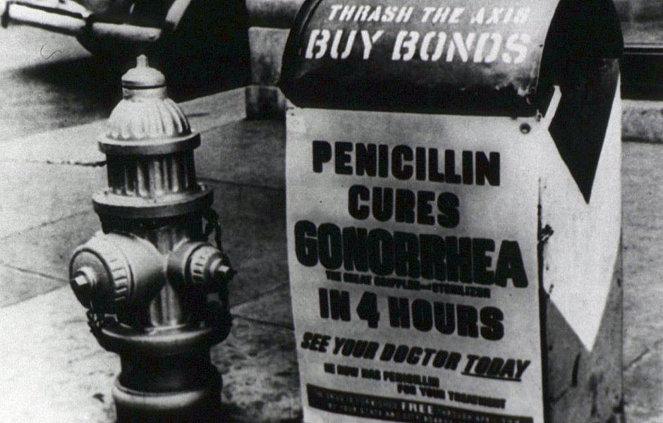 Aviso de 1944 colado em caixa de correio informa combatentes da 2 Guerra Mundial que penicilina cura gonorreia em quatro horas