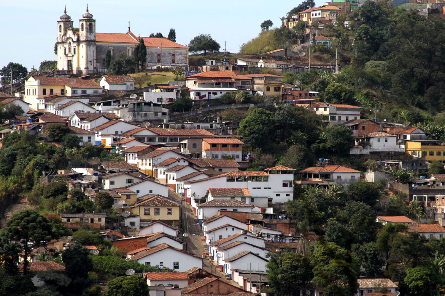 Vista da cidade de Ouro Preto (MG), com suas igrejas e casarios histricos