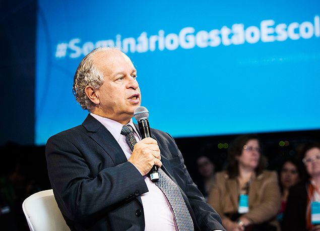 O ministro da Educao, Renato Janine Ribeiro, na abertura do 2 dia do frum sobre gesto escolar
