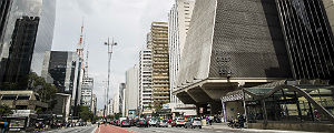 Primeira avenida planejada de SP, Paulista já nasceu com 'ciclofaixa'