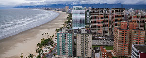 Imóveis no litoral paulista oferecem lazer de resort para fisgar turistas