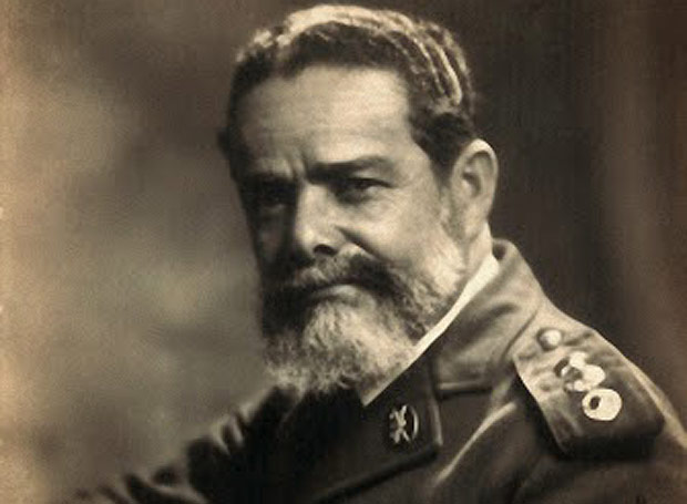 O tenente Guilherme Paraense, primeiro medalhista de ouro do Brasil