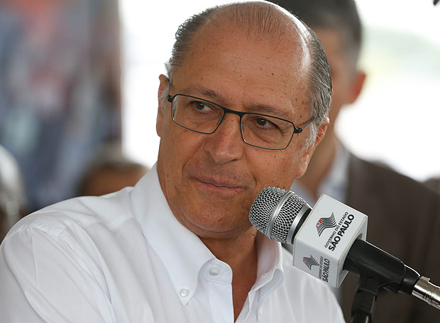 Durante a inaugurao de obras da linha 4-laranja, em abril, o governador Geraldo Alckmin foi recebido por uma manifestao de professores na porta do evento