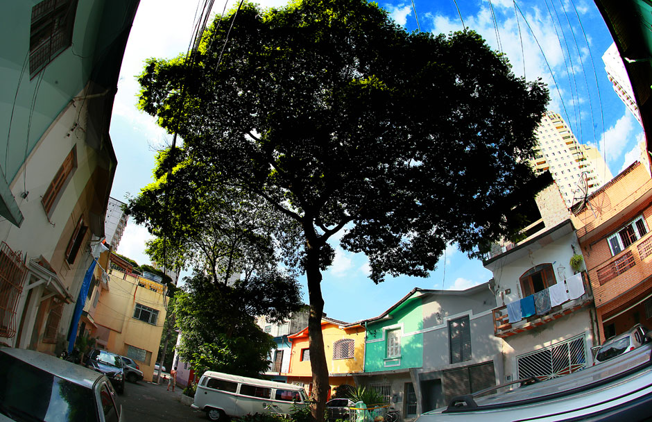 Vila na rua Conselheiro Brotero, no Bairro da Barra Funda. 