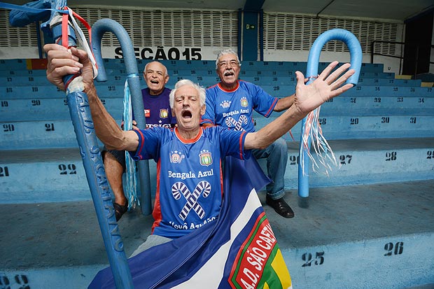 SO PAULO / SO PAULO / BRASIL - 08/03/2016 -16 :00h - Retrato da torcida Bengala Azul. Torcida organizada do So Caetano composta s por velhinhos. ( Foto: Karime Xavier / Folhapress) . ***EXCLUSIVO***MORAR
