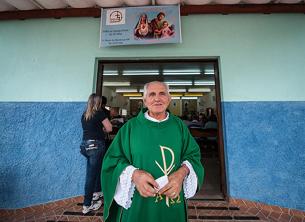 Padre Rosalvino Viayo, da igreja Nossa Senhora Aparecida