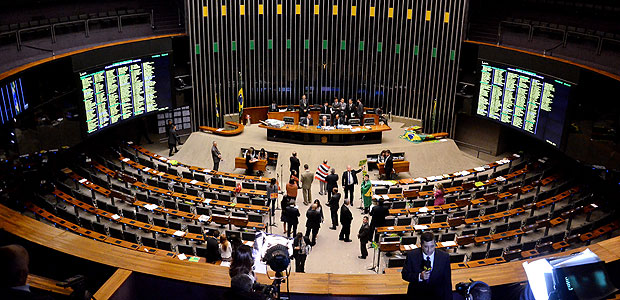 . BRASILIA, DF, BRASIL, 17/04/2016, - Encerramento plenario da Sesso da Cmara dos Deputados - debate sobre o processo de impeachment da presidente Dilma Roussef. (Foto: Renato Costa/Folhapress, PODER)(Foto: Renato Costa/Folhapress, PODER) --- 