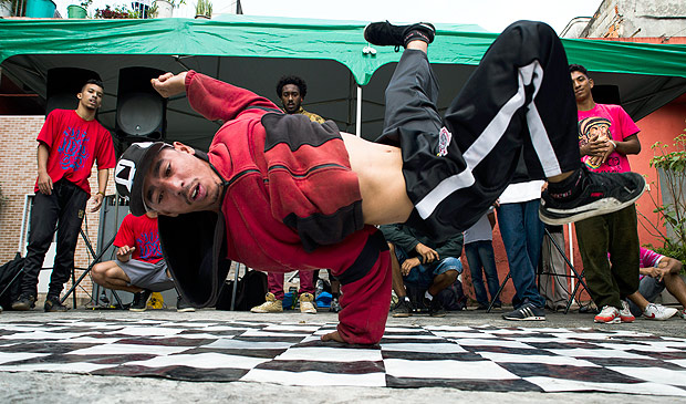 Encontro de Cultura e hip hop na Parquia Santos Mrtires, na Zona Sul de So Paulo