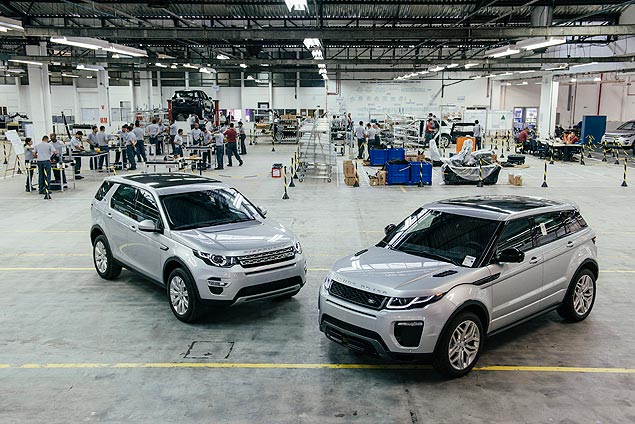 Veículos 05.10.2015 - Range Rover Evoque (á dir) e Discovery Sport, que serão nacionais a partir de 2016. (Foto: Divulgação)
