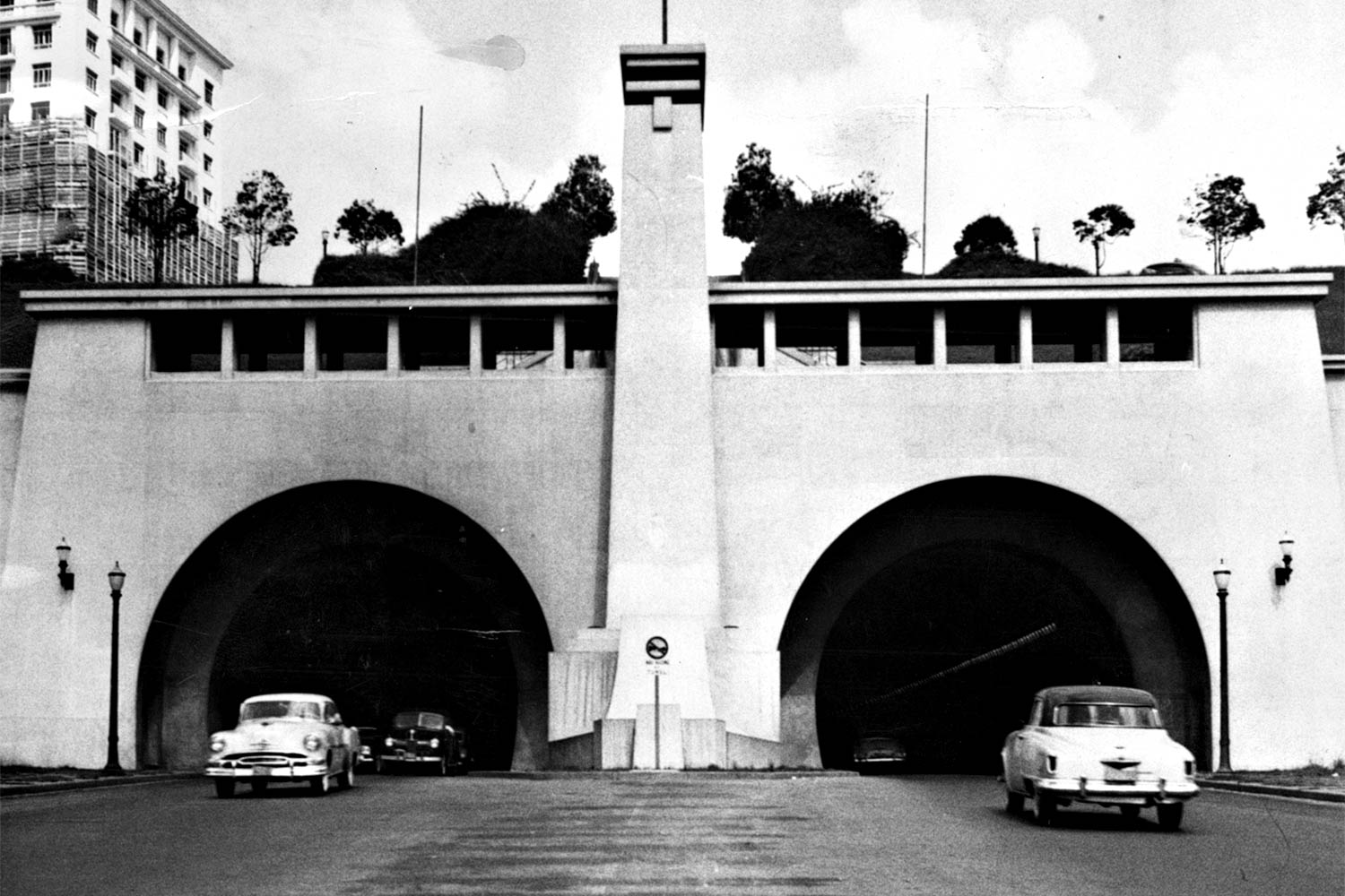 Túnel Daher Elias Cutait, na avenida 9 de Julho, que liga os bairros dos Jardins à Bela Vista, em 1956