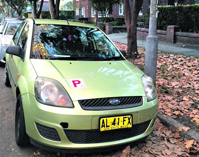 Carro com letra 'P', para condutor 'provisório', em Sydney