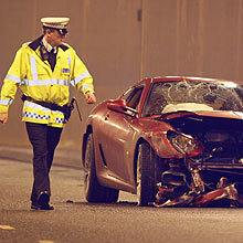 Critiano Ronaldo bateu sua Ferrari em um tnel em Manchester (Inglaterra), em 2009