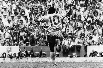 Pel comemora um de seus gols durante partida disputada contra a seleo da Itlia na Copa do Mundo de 1970, realizada no Mxico