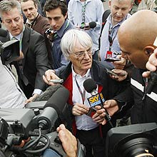 Bernie Ecclestone disse que duvida que Schumacher continue na F-1 em 2011