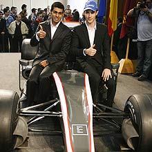 A Hispania apostou nos pilotos Karun Chandhok e Bruno Senna (d) na sua temporada de estreia na F-1
