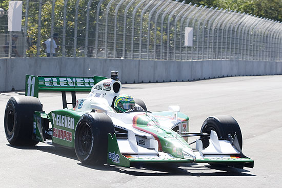 Tony 
Kanaan, no trecho da pista onde ele afirmou ter os maiores problemas com
 ondulações