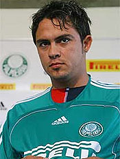Atacante paraguaio Derlis Florentín, com a camisa do Palmeiras