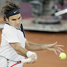 Roger Federer returns the ball during his semifinal against David Ferrer at the Madrid Open tennis tournament in Madrid, on Saturday, May 15, 2010. (AP Photo/Victor R. Caivano)