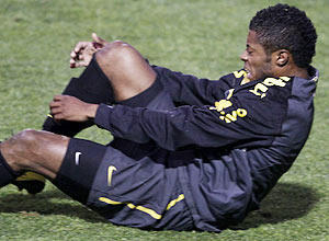 Brazilian soccer player Michel Bastos attends a training session in  Johannesburg June 4, 2010. REUTERS/Paulo Whitaker (SOUTH AFRICA - Tags:  SPORT SOCCER WORLD CUP) 